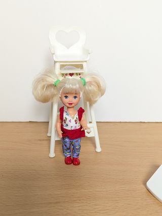 Muñeca Barbie Kelly eatin' fun