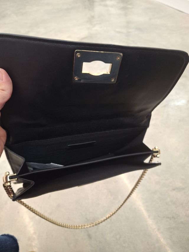 Bolso Mango Negro con Flores Rojas