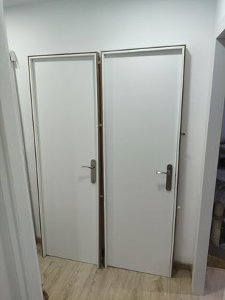 2 Puertas Blancas Interiores con Manillas