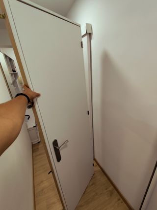 2 Puertas Blancas Interiores con Manillas