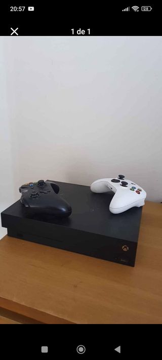 Xbox One X con 2 Controles