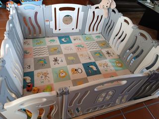 Parque infantil plástico resistente.150x150x60cm