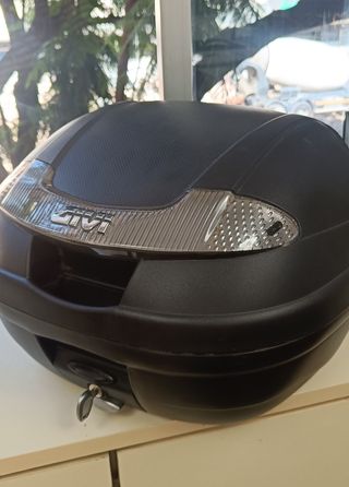 Baúl GIVI 34L para moto/scooter 