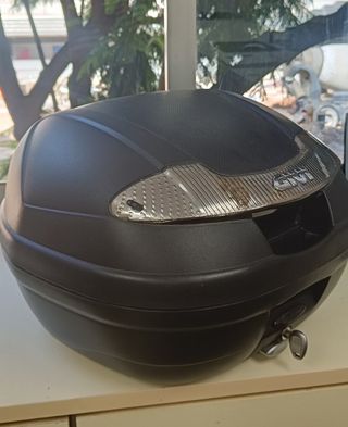 Baúl GIVI 34L para moto/scooter 