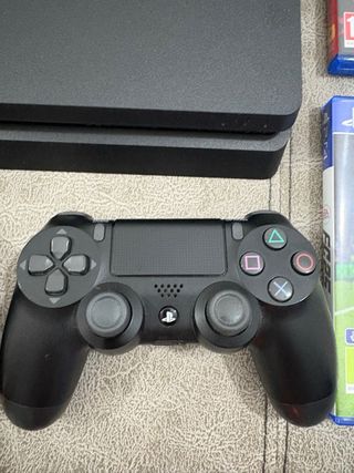 PS4 (PlayStation 4) + 7 Juegos + 2 Mandos