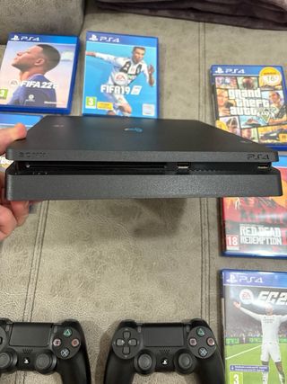 PS4 (PlayStation 4) + 7 Juegos + 2 Mandos