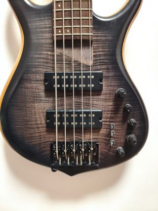 Bajo Marcus Miller M7 Swamp Ash 5 cuerdas