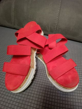 Sandalias rojas tiras elásticas talla 39
