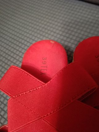 Sandalias rojas tiras elásticas talla 39