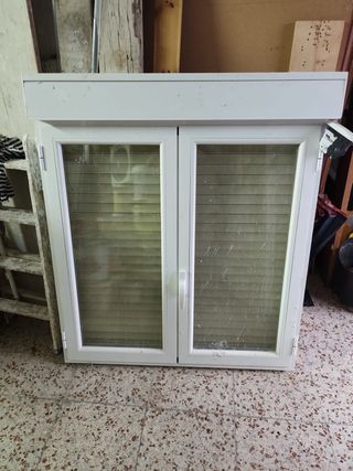 Ventana de aluminio blanca