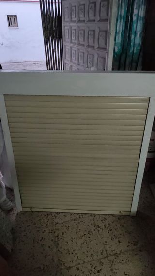 Ventana de aluminio blanca