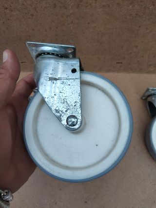 Ruedas metálicas para muebles