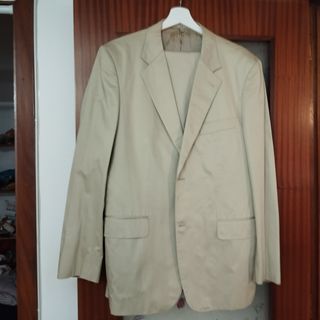 Traje de chico beige
