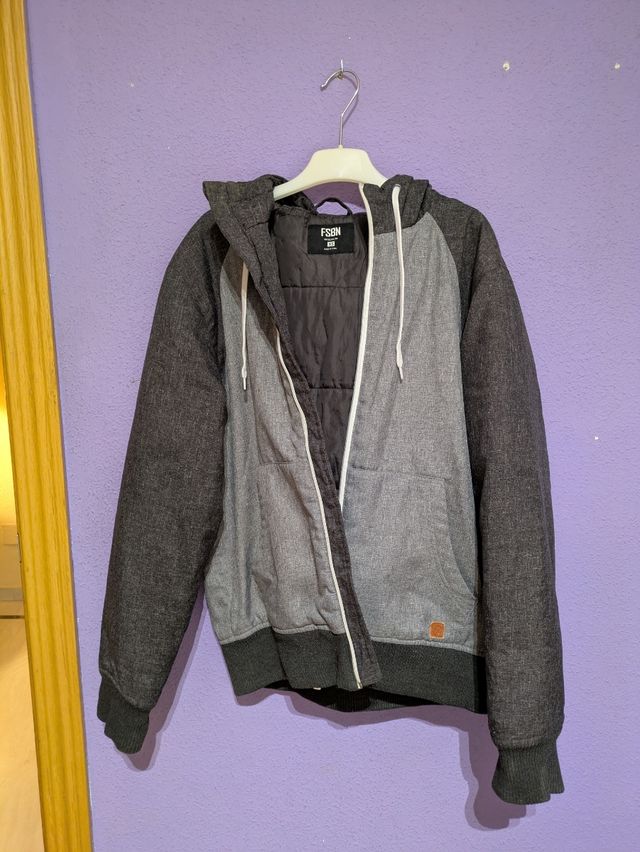 Cappotto grigio con cappuccio FSBN