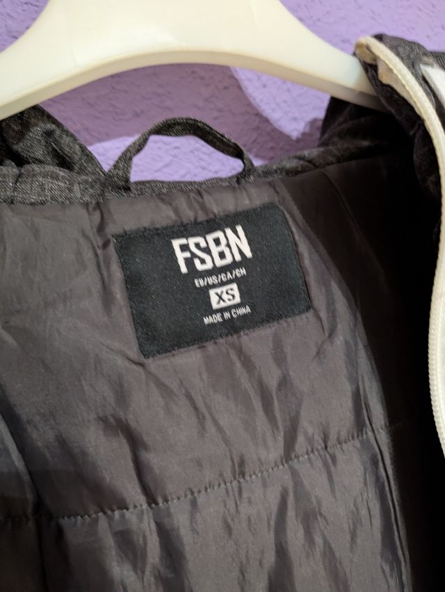 Cappotto grigio con cappuccio FSBN