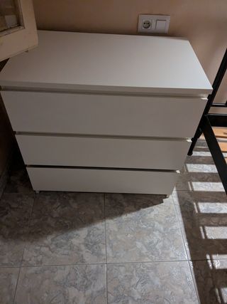 Cajonera blanca de madera
