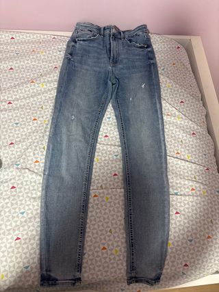Pantalón vaquero Stradivarius Talla 36