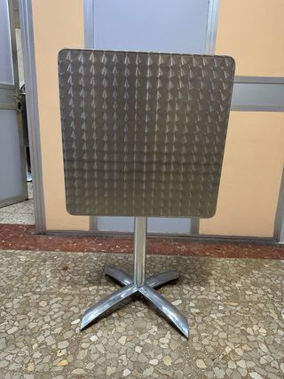 Tavolo da bar pieghevole in metallo