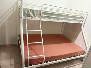 Cama litera 1.50 y la otra de 1.20 con colchones