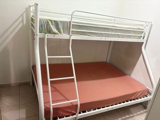 Cama litera 1.50 y la otra de 1.20 con colchones