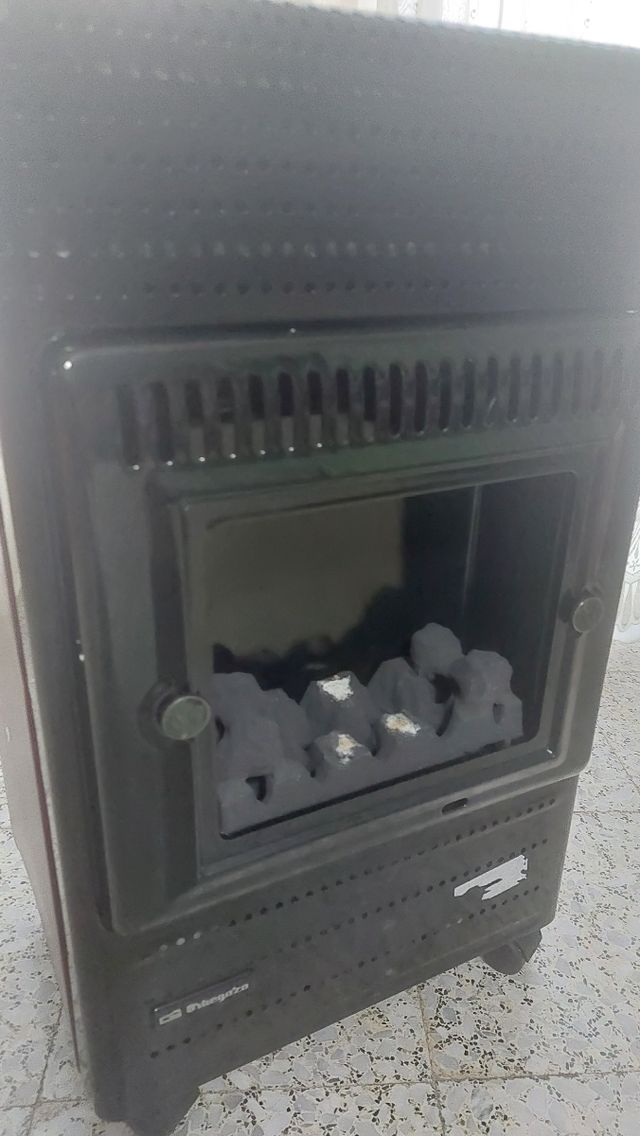 Estufa Orbegozo Negra y Roja