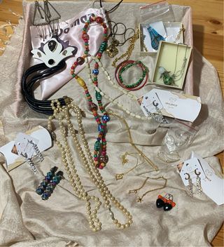 Lotto bigiotteria donna oro e multicolor