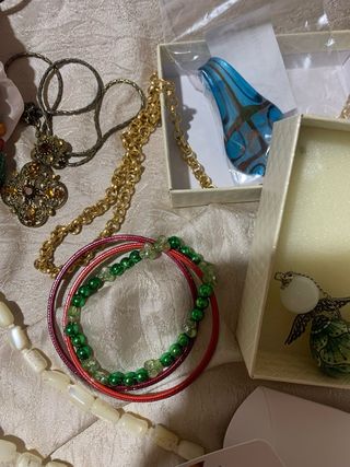 Lotto bigiotteria donna oro e multicolor