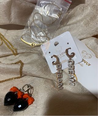 Lotto bigiotteria donna oro e multicolor