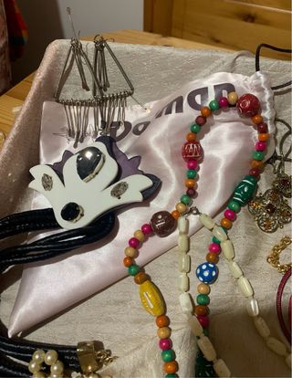 Lotto bigiotteria donna oro e multicolor