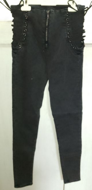 Pantalones vaqueros negros con cordones