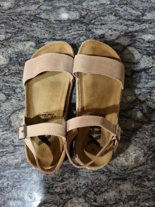 Sandalias con hebilla rosa talla 36