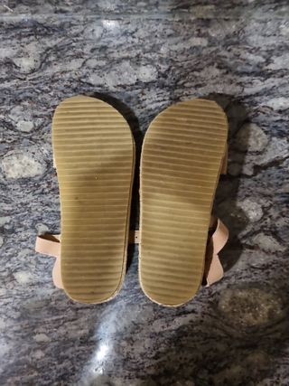 Sandalias con hebilla rosa talla 36