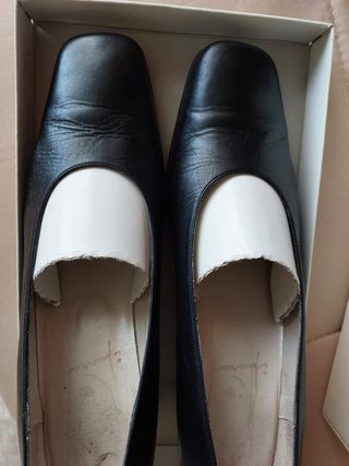 Zapatos de salón o azafata de piel negros