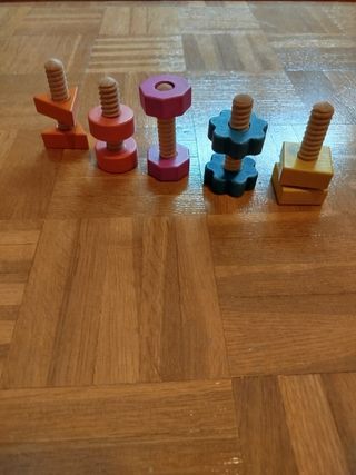 Juguetes de madera para enroscar