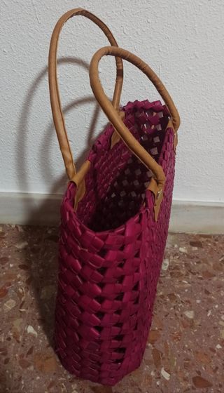 Bolso de mano tejido rosa y marrón