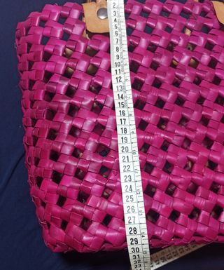 Bolso de mano tejido rosa y marrón