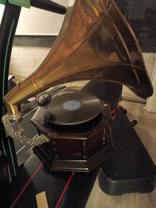Gramola antigua con disco