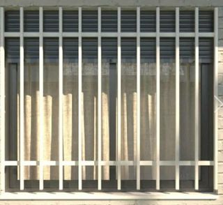 Puerta y rejas de entrada moderna