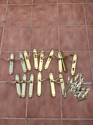 Manivelas de latón para puertas
