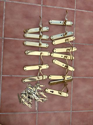 Manivelas de latón para puertas
