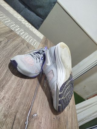 Zapatillas Nike Mujer Gris y Morado