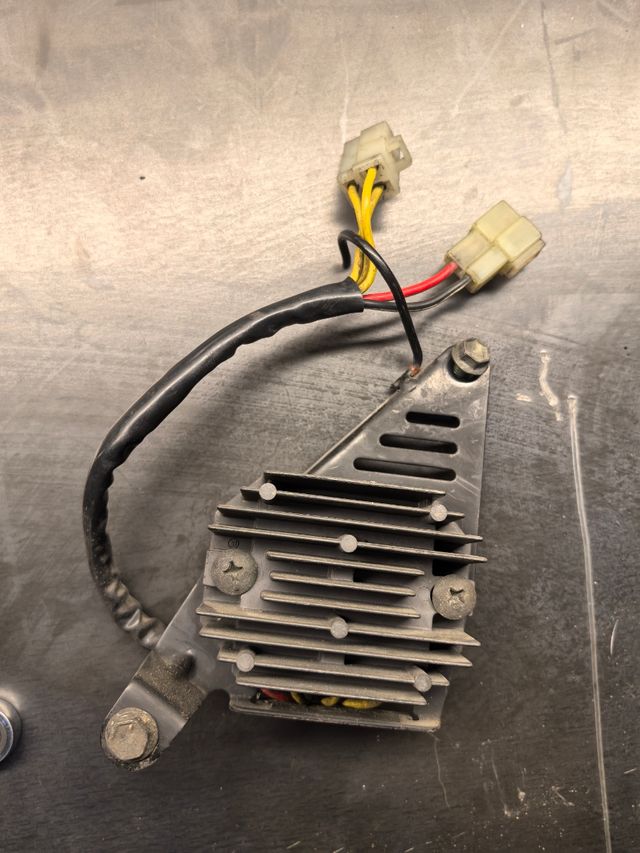 Regulador Rectificador Suzuki Bandit 400