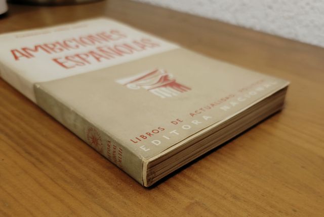 Libro antiguo ambiciones españolas 1953