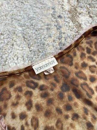 Blusa transparente con estampado de leopardo vintage