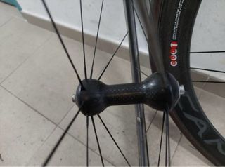 Bicicleta de carretera Giant Negra y Amarilla