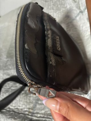 Bandolera Guess Negra