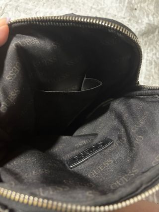 Bandolera Guess Negra