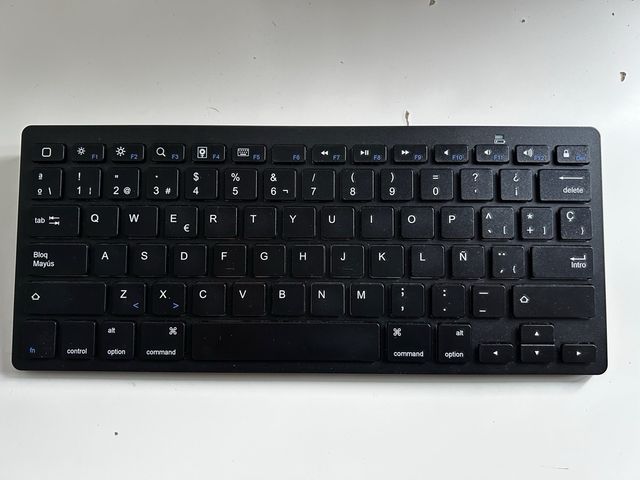 Tastiera wireless OMOTON KB066 per iPad