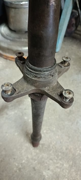 Porta corona, tuerca y eje doblado de ltz 400