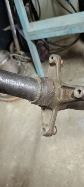 Porta corona, tuerca y eje doblado de ltz 400